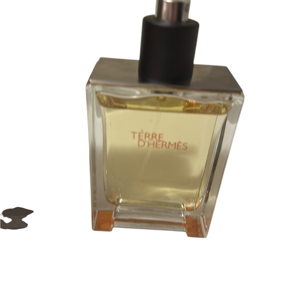 Hermès Terre D'Hermès A fragrance with the warmth and density of wood & benzoin - Picture 6 of 13
